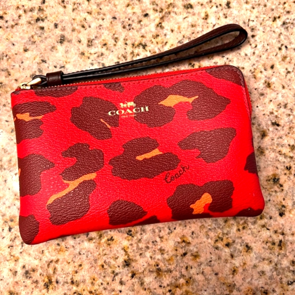 Coach Corner Zip Wristlet Leopard / Bright Poppy